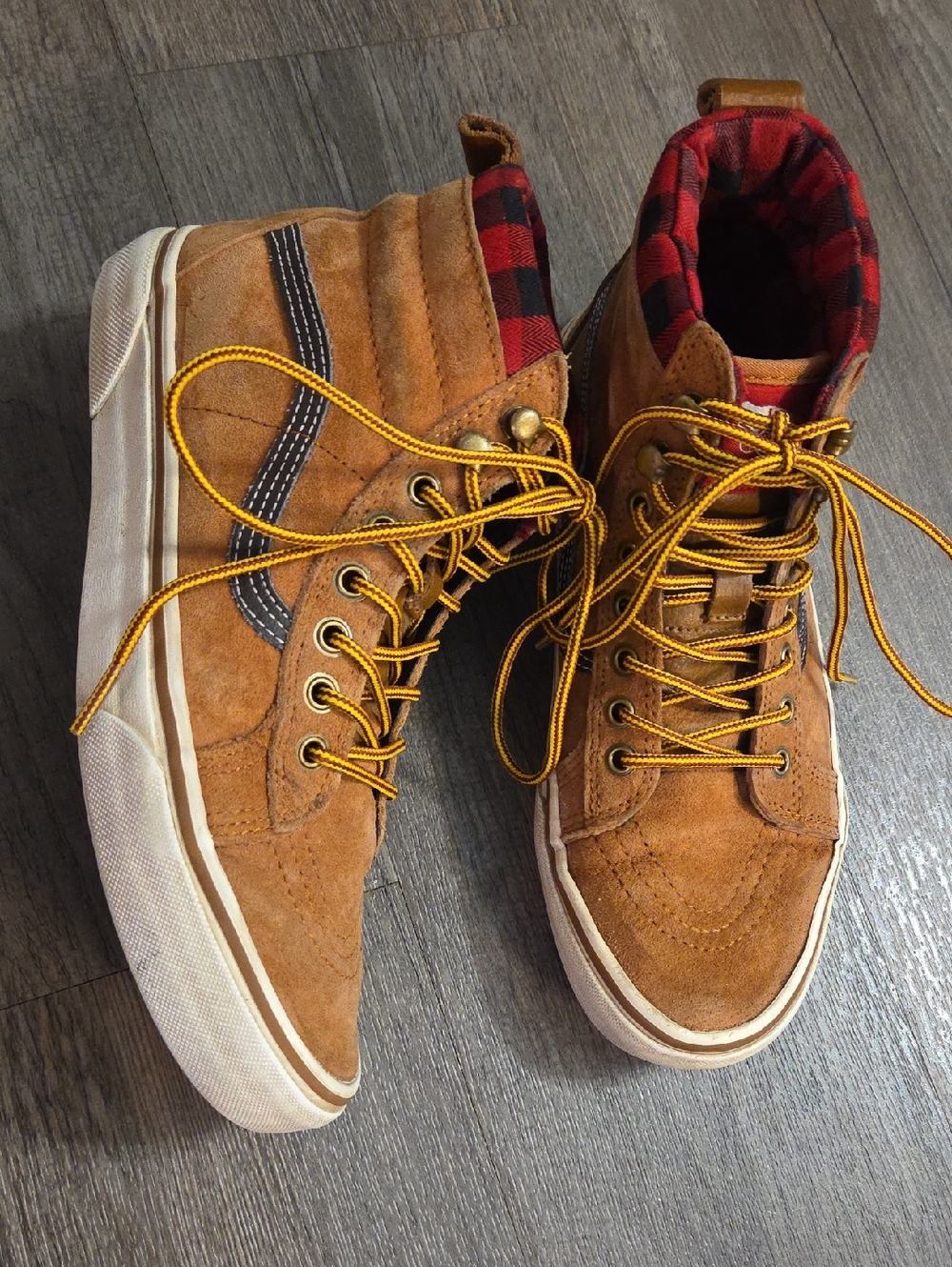 Vans • Unisex Sk8-Hi MTE Sneakers with Red Plaid Lining
